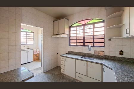 Casa para alugar com 285m², 3 quartos e 2 vagas Casa para alugar com 285m², 3 quartos e 2 vagasCozinha