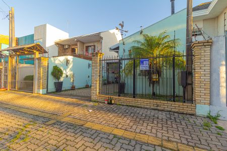 Casa à venda com 48m², 2 quartos e 3 vagasFachada