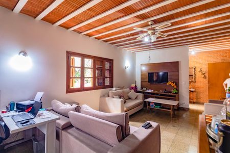 Casa para alugar com 350m², 4 quartos e 3 vagas Casa para alugar com 350m², 4 quartos e 3 vagasSala