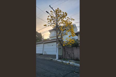 Casa à venda com 200m², 3 quartos e 4 vagas Casa à venda com 200m², 3 quartos e 4 vagasFachada