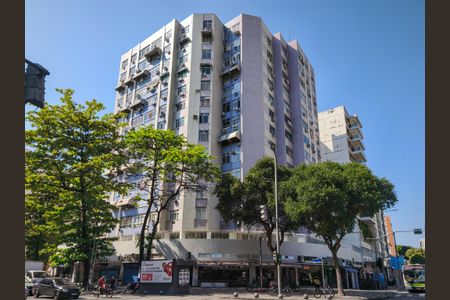 Apartamento à venda com 140m², 3 quartos e 1 vaga Apartamento à venda com 140m², 3 quartos e 1 vagaFachada e portaria