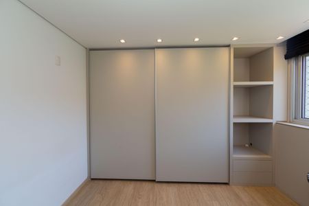 Apartamento à venda com 220m², 4 quartos e 4 vagasQuarto 2