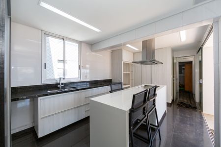 Apartamento à venda com 220m², 4 quartos e 4 vagasCozinha