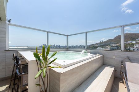 Apartamento à venda com 220m², 4 quartos e 4 vagasTerraço