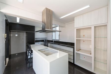 Apartamento à venda com 220m², 4 quartos e 4 vagasCozinha