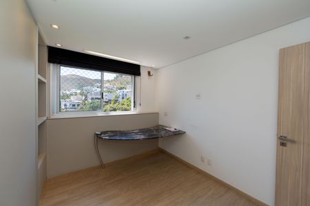 Apartamento à venda com 220m², 4 quartos e 4 vagasQuarto 2