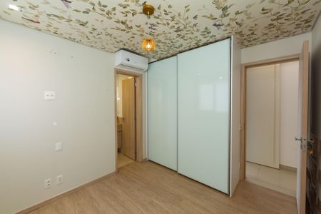 Apartamento à venda com 220m², 4 quartos e 4 vagasSuíte 2