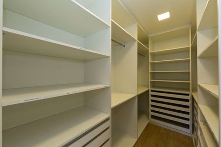 Apartamento à venda com 220m², 4 quartos e 4 vagasSuíte 1 Closet
