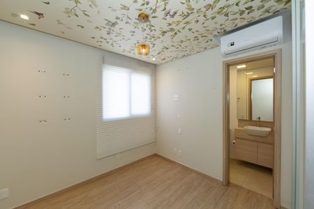 Apartamento à venda com 220m², 4 quartos e 4 vagasSuíte 2
