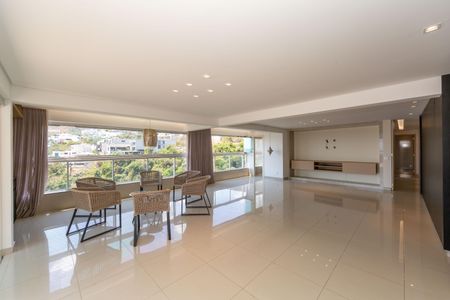 Apartamento à venda com 220m², 4 quartos e 4 vagasSala