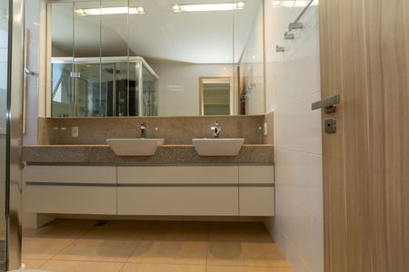 Apartamento à venda com 220m², 4 quartos e 4 vagasBANHEIRO1