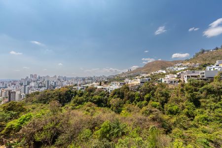 Apartamento à venda com 220m², 4 quartos e 4 vagasVista Terraço