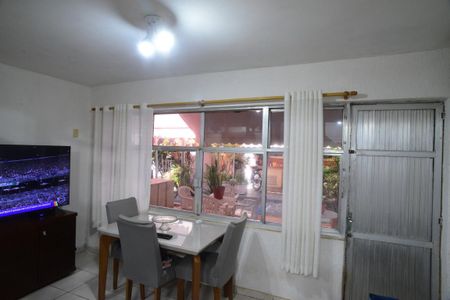 Sala de casa de condomínio à venda com 2 quartos, 160m² em Barra da Tijuca, Rio de Janeiro