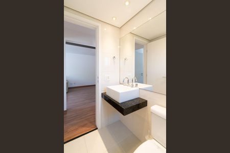 Apartamento à venda com 67m², 2 quartos e 1 vaga Apartamento à venda com 67m², 2 quartos e 1 vagaBanheiro Social