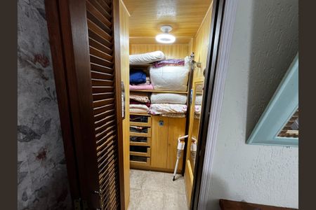 Casa à venda com 150m², 3 quartos e 2 vagasCloset