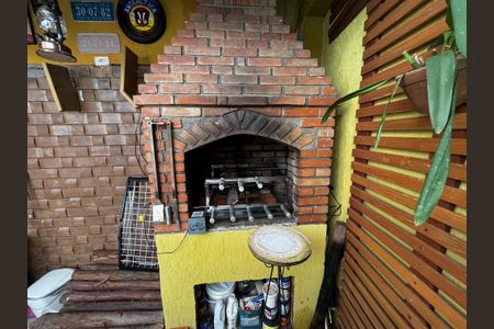 Casa à venda com 150m², 3 quartos e 2 vagasChurrasqueira