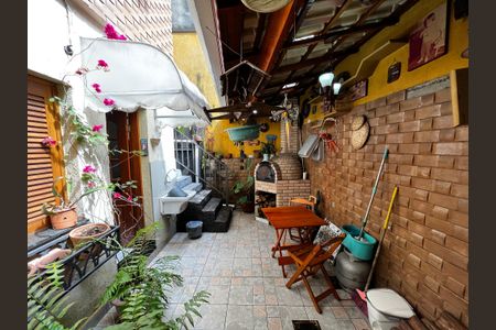 Casa à venda com 150m², 3 quartos e 2 vagasChurrasqueira