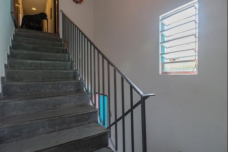 Casa à venda com 270m², 4 quartos e 1 vaga Casa à venda com 270m², 4 quartos e 1 vagaEscada