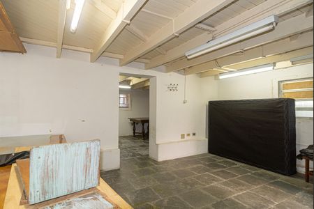 Casa à venda com 270m², 4 quartos e 1 vaga Casa à venda com 270m², 4 quartos e 1 vagaPorão