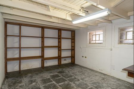 Casa à venda com 270m², 4 quartos e 1 vaga Casa à venda com 270m², 4 quartos e 1 vagaPorão