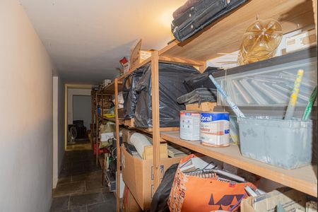 Casa à venda com 270m², 4 quartos e 1 vaga Casa à venda com 270m², 4 quartos e 1 vagaPorão