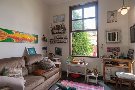 Casa à venda com 270m², 4 quartos e 1 vaga Casa à venda com 270m², 4 quartos e 1 vagaEscritório