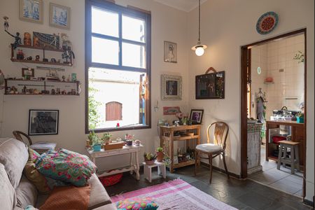 Casa à venda com 270m², 4 quartos e 1 vaga Casa à venda com 270m², 4 quartos e 1 vagaEscritório