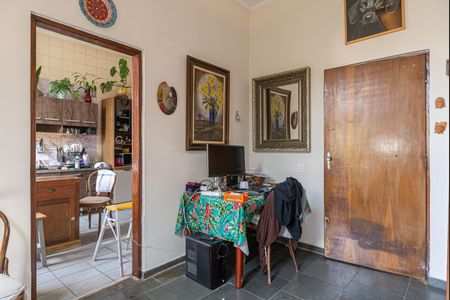 Casa à venda com 270m², 4 quartos e 1 vaga Casa à venda com 270m², 4 quartos e 1 vagaEscritório