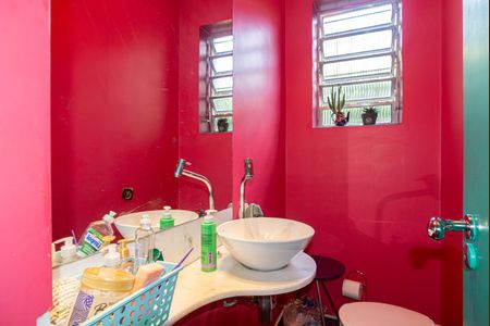 Casa à venda com 270m², 4 quartos e 1 vaga Casa à venda com 270m², 4 quartos e 1 vagaBanheiro 2