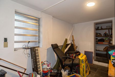 Casa à venda com 270m², 4 quartos e 1 vaga Casa à venda com 270m², 4 quartos e 1 vagaPorão