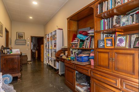 Casa à venda com 270m², 4 quartos e 1 vaga Casa à venda com 270m², 4 quartos e 1 vagaBiblioteca