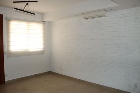Sala de casa de condomínio para alugar com 2 quartos, 211m² em Parque Rincao, Cotia