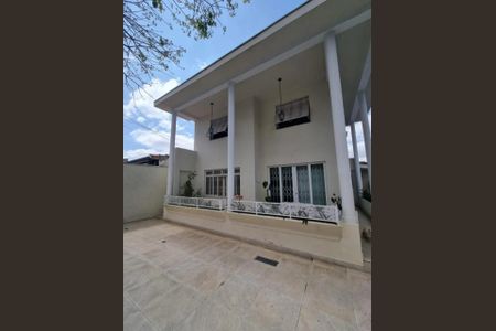 Casa à venda com 300m², 4 quartos e 4 vagas Casa à venda com 300m², 4 quartos e 4 vagasFoto 03