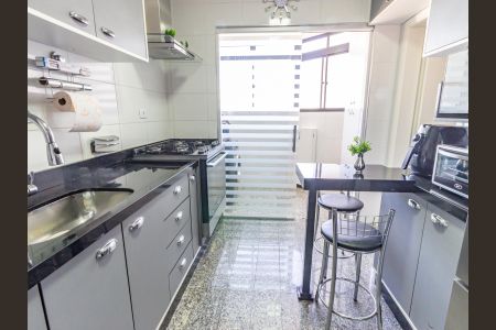 Apartamento à venda com 160m², 3 quartos e 3 vagas Apartamento à venda com 160m², 3 quartos e 3 vagasCozinha