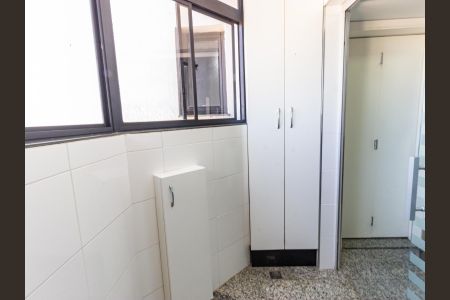 Apartamento à venda com 160m², 3 quartos e 3 vagas Apartamento à venda com 160m², 3 quartos e 3 vagasÁrea de Serviço