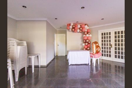 Apartamento à venda com 160m², 3 quartos e 3 vagas Apartamento à venda com 160m², 3 quartos e 3 vagasÁrea comum - Salão de festas
