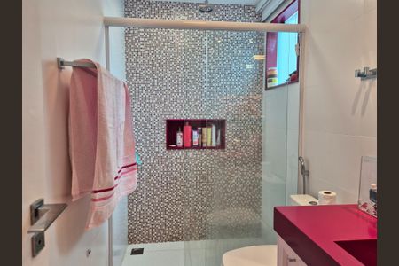 Casa de condomínio à venda com 426m², 5 quartos e 2 vagas Casa de condomínio à venda com 426m², 5 quartos e 2 vagasBanheiro da Suíte 3