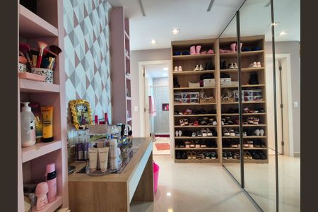 Casa de condomínio à venda com 426m², 5 quartos e 2 vagas Casa de condomínio à venda com 426m², 5 quartos e 2 vagasSuíte 3