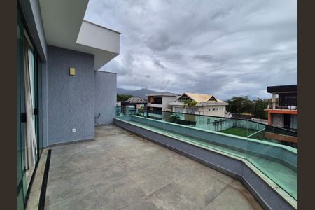 Casa de condomínio à venda com 426m², 5 quartos e 2 vagas Casa de condomínio à venda com 426m², 5 quartos e 2 vagasVaranda