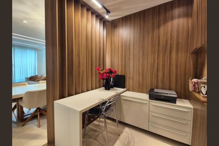 Casa de condomínio à venda com 426m², 5 quartos e 2 vagas Casa de condomínio à venda com 426m², 5 quartos e 2 vagasEscritório