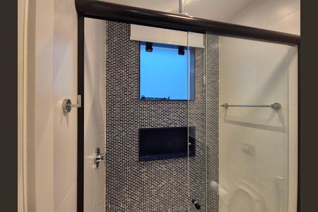 Casa de condomínio à venda com 426m², 5 quartos e 2 vagas Casa de condomínio à venda com 426m², 5 quartos e 2 vagasBanheiro da Suíte 2