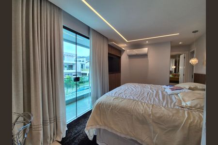 Casa de condomínio à venda com 426m², 5 quartos e 2 vagas Casa de condomínio à venda com 426m², 5 quartos e 2 vagasSuíte 4