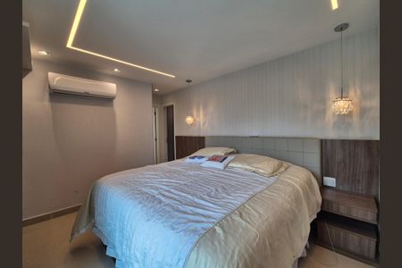 Casa de condomínio à venda com 426m², 5 quartos e 2 vagas Casa de condomínio à venda com 426m², 5 quartos e 2 vagasSuíte 4