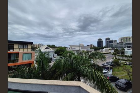 Casa de condomínio à venda com 426m², 5 quartos e 2 vagas Casa de condomínio à venda com 426m², 5 quartos e 2 vagasVista