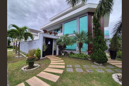 Casa de condomínio à venda com 426m², 5 quartos e 2 vagas Casa de condomínio à venda com 426m², 5 quartos e 2 vagasFachada
