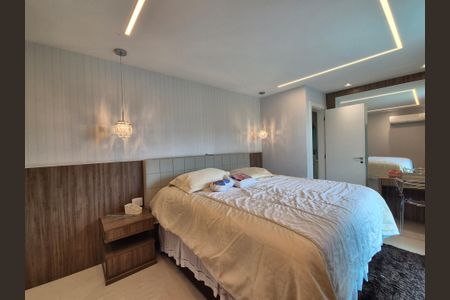 Casa de condomínio à venda com 426m², 5 quartos e 2 vagas Casa de condomínio à venda com 426m², 5 quartos e 2 vagasSuíte 4