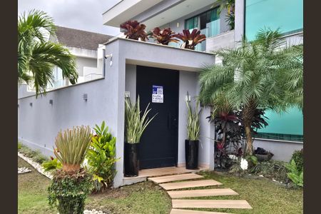 Casa de condomínio à venda com 426m², 5 quartos e 2 vagas Casa de condomínio à venda com 426m², 5 quartos e 2 vagasPlaca