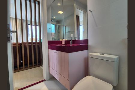 Casa de condomínio à venda com 426m², 5 quartos e 2 vagas Casa de condomínio à venda com 426m², 5 quartos e 2 vagasBanheiro social