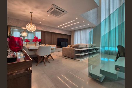 Casa de condomínio à venda com 426m², 5 quartos e 2 vagas Casa de condomínio à venda com 426m², 5 quartos e 2 vagasSala