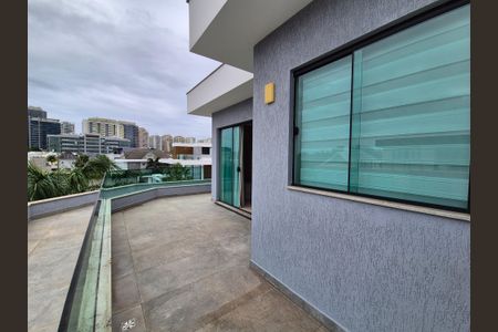 Casa de condomínio à venda com 426m², 5 quartos e 2 vagas Casa de condomínio à venda com 426m², 5 quartos e 2 vagasVaranda